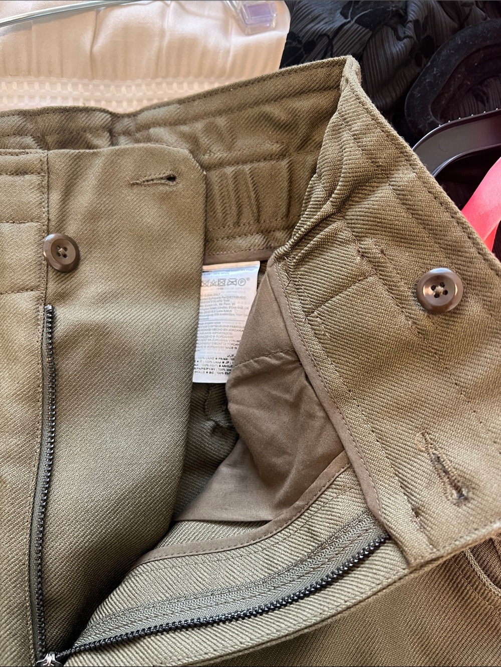 Banana Republic Olive Cargo Pants - Durable Utility Style - Picture 11 of 11